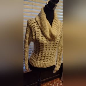 I.N.C. International beautiful sweater Sz S Creme/blk w gold threading.
